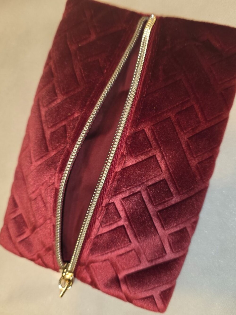 GUERLAIN Paris Small Red Velvet Autumn Pouch Gold Toned Zipper Burgundy Glam - Picture 3 of 9